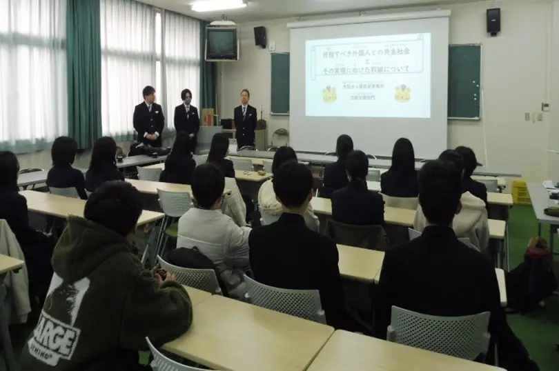 大阪出入国在留管理局審査官による出前講座